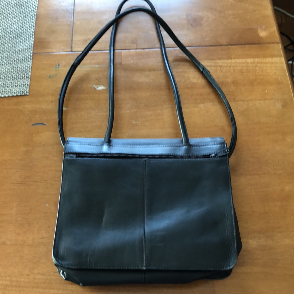 Kenneth Cole handbag - Picture 2 of 3